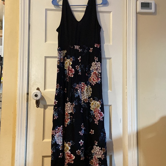 I am selling a black romper with flowers. It’s a US Large - Picture 2 of 4